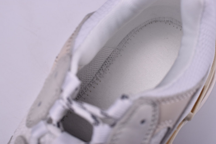 bl 17fw triple s“cream” 490671-w06f1-9000