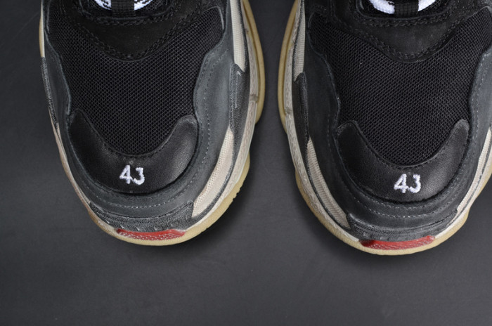 bl 17fw triple s trainer black/ red mens w05m23972