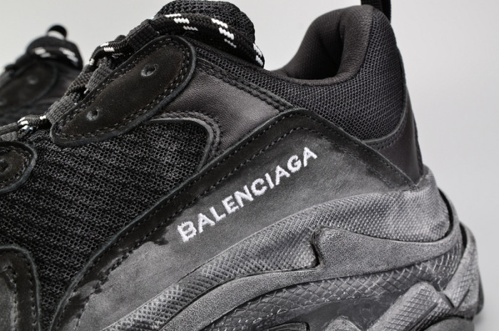 bl black triple s trainer w06g01001