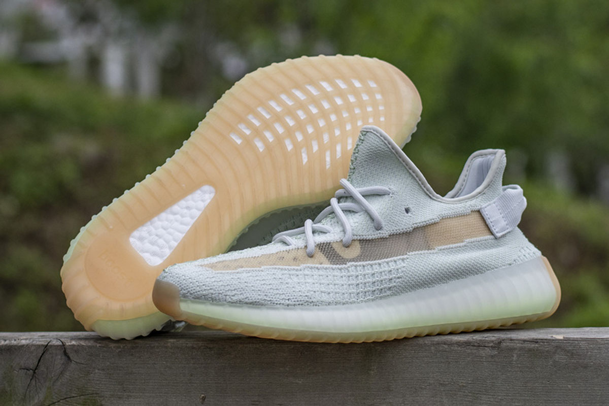 Yeezy 350 Boost V2 Hyperspace